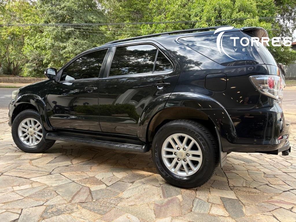 TOYOTA Hilux SW4 - Foto