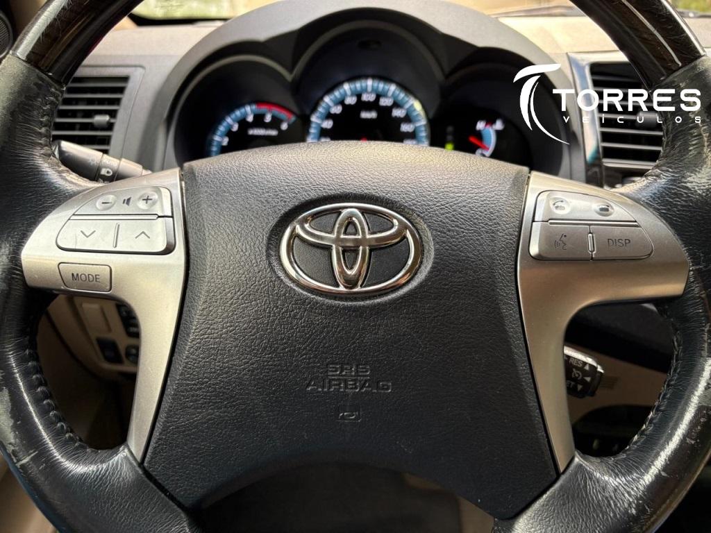 TOYOTA Hilux SW4 - Foto