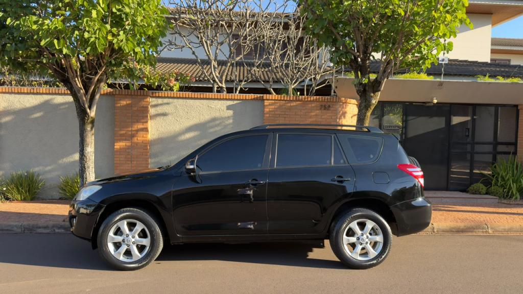 TOYOTA RAV 4 - Foto