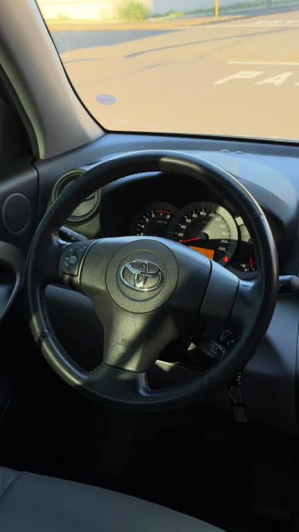 TOYOTA RAV 4 - Foto