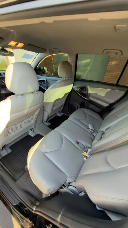 TOYOTA RAV 4 - Foto