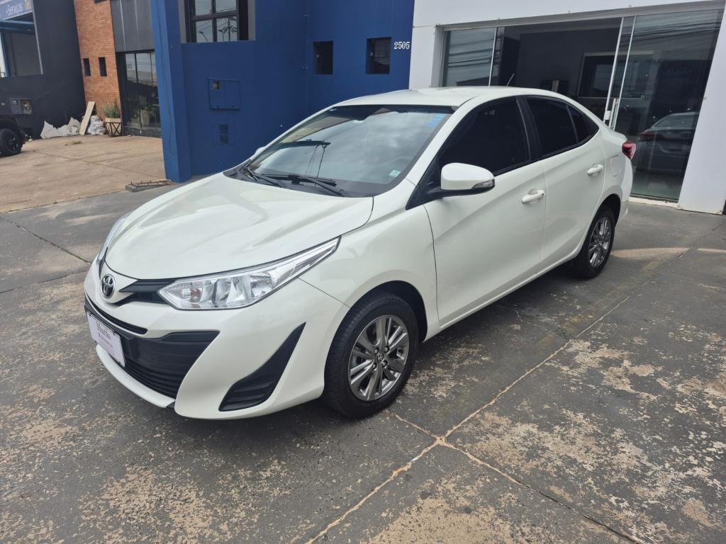TOYOTA Yaris Sedan - Foto