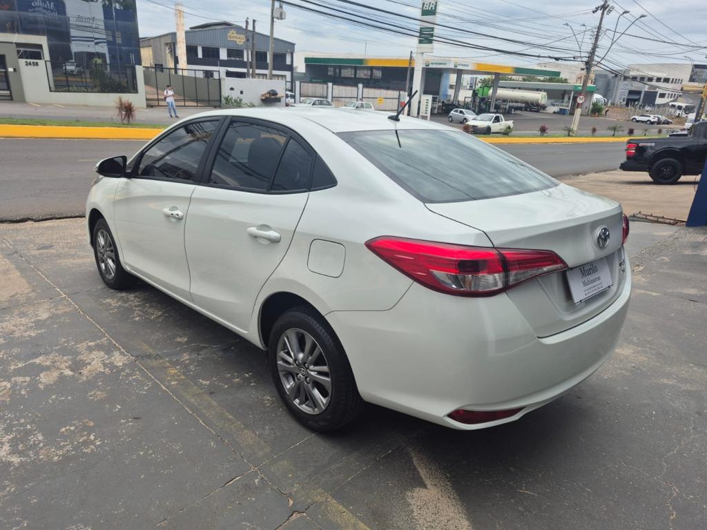 TOYOTA Yaris Sedan - Foto