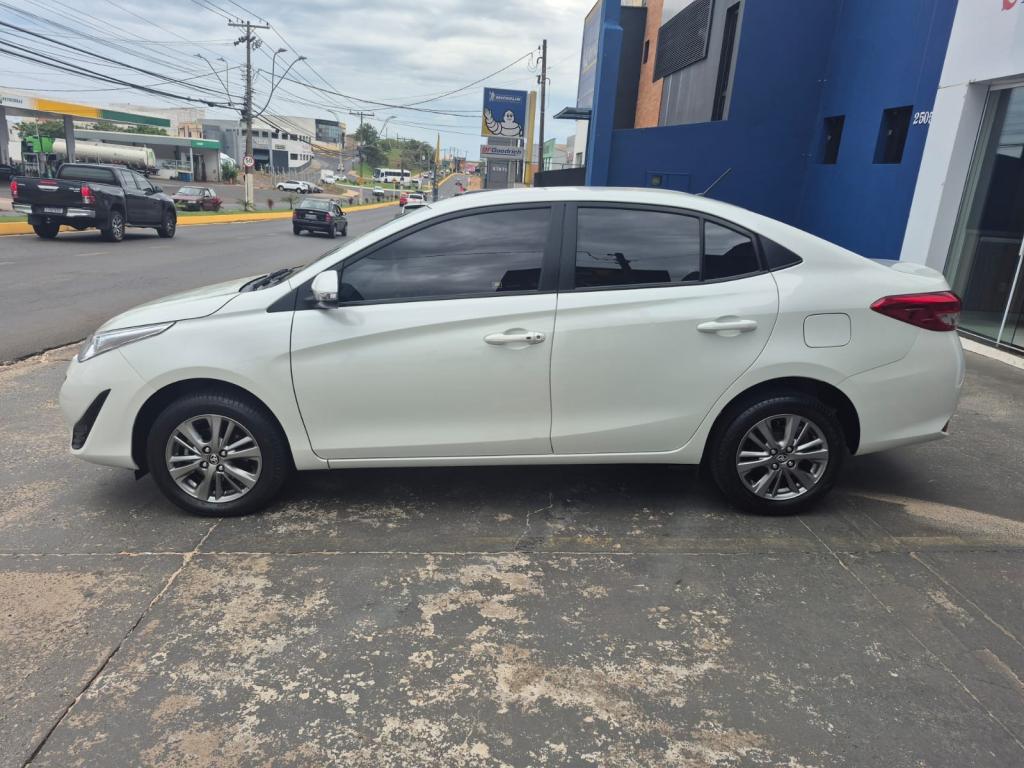 TOYOTA Yaris Sedan - Foto