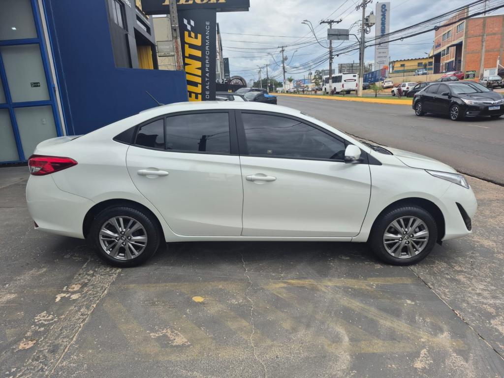 TOYOTA Yaris Sedan - Foto