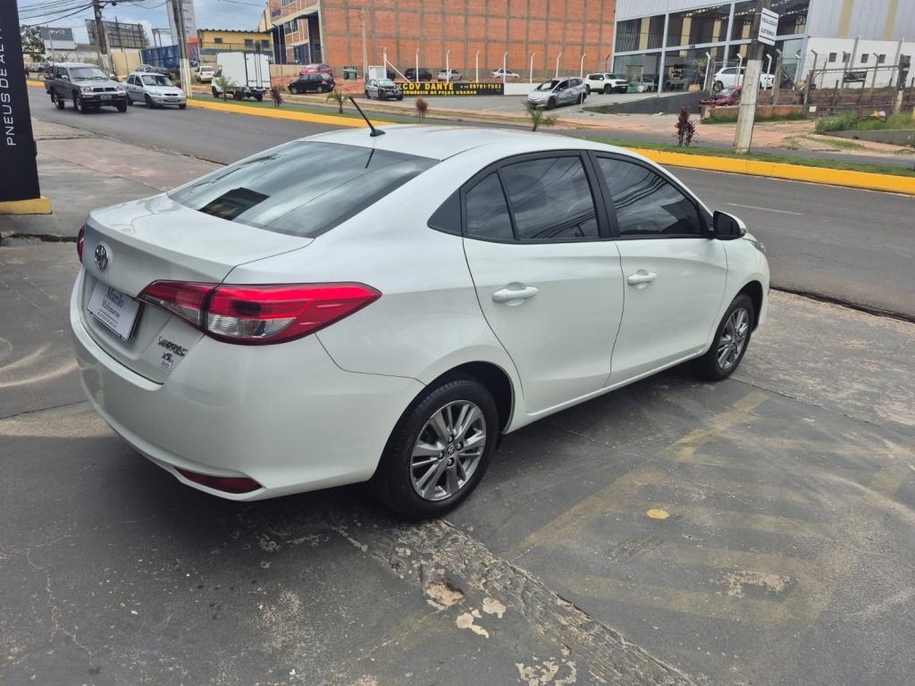 TOYOTA Yaris Sedan - Foto