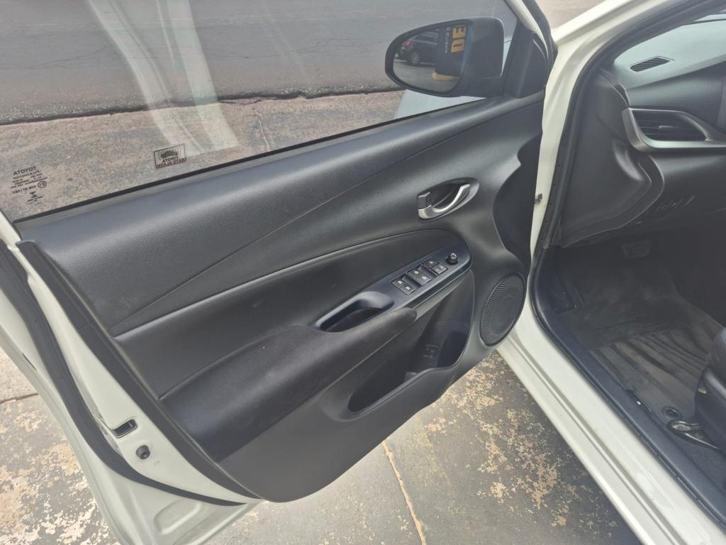 TOYOTA Yaris Sedan - Foto