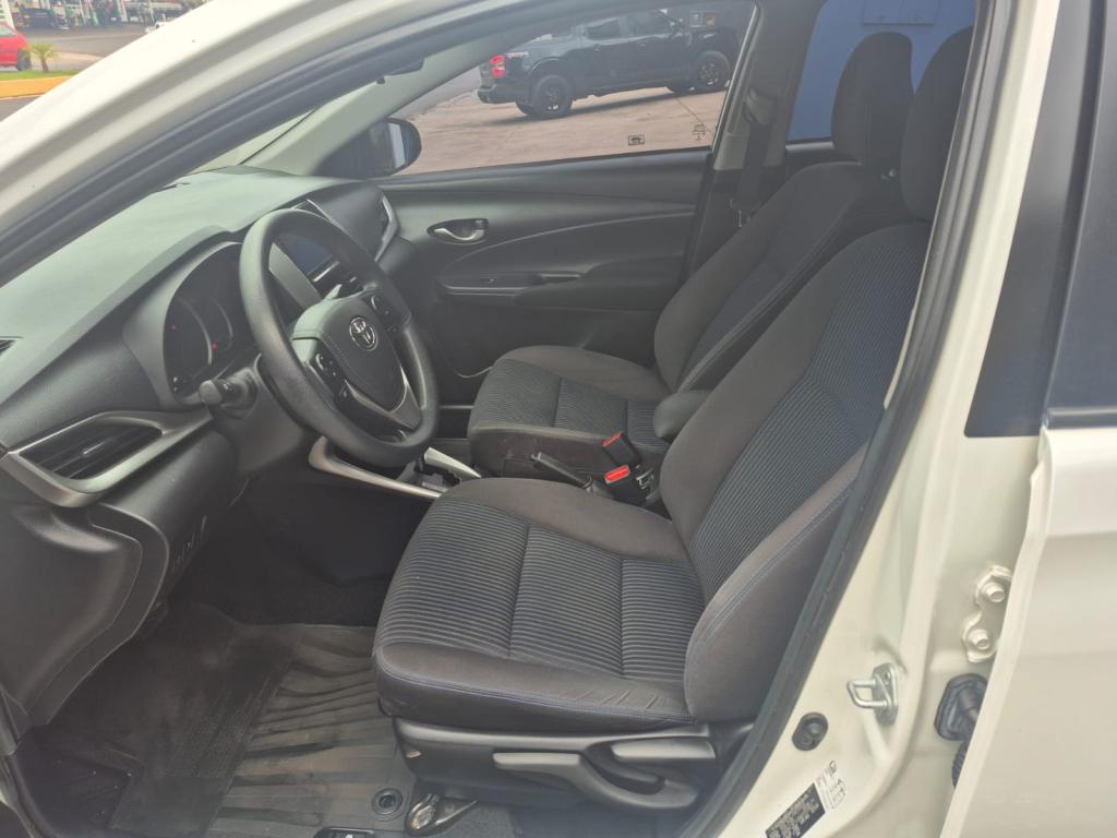 TOYOTA Yaris Sedan - Foto