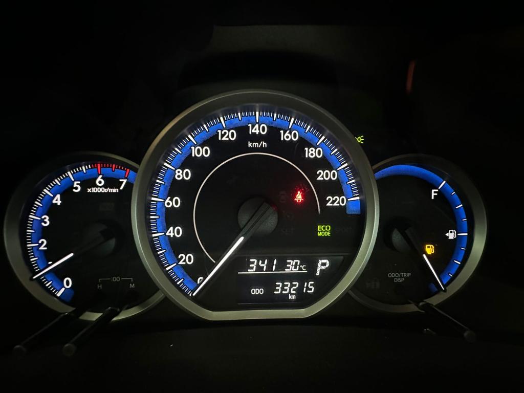 TOYOTA Yaris Sedan - Foto