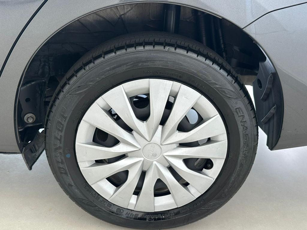 TOYOTA Yaris Sedan - Foto