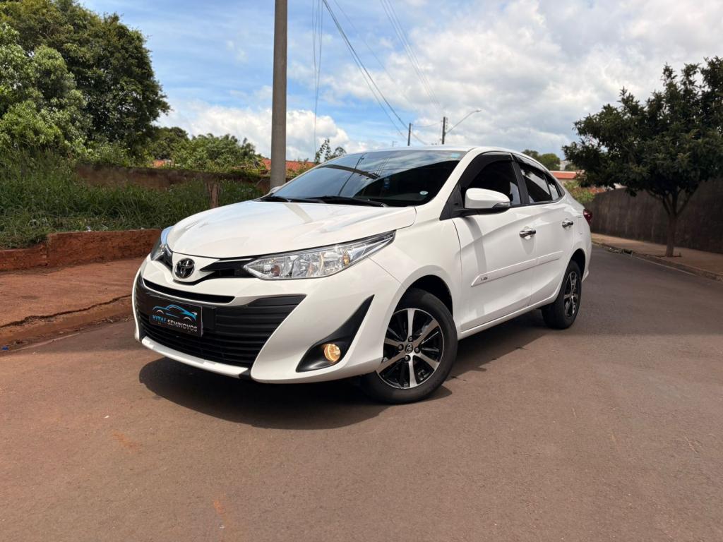 TOYOTA Yaris Sedan - Foto