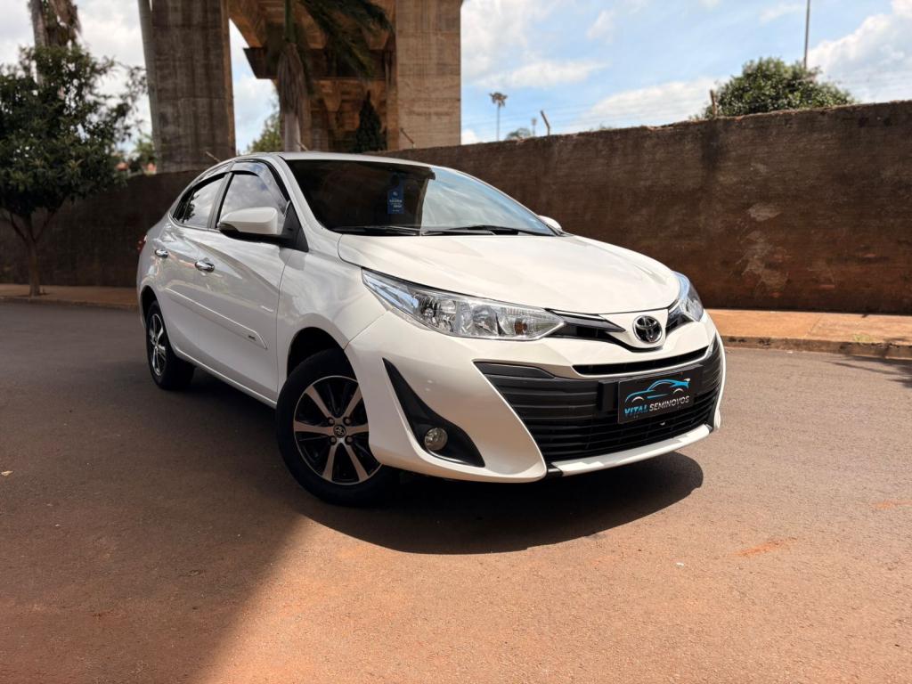 TOYOTA Yaris Sedan - Foto