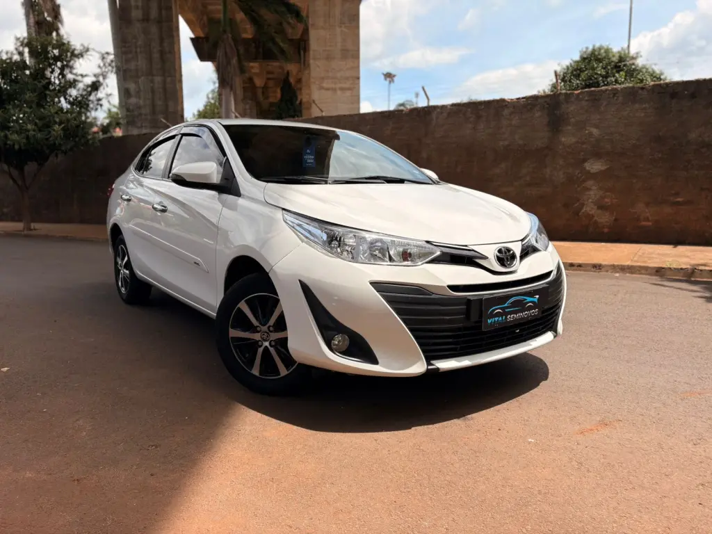 TOYOTA Yaris Sedan - Foto