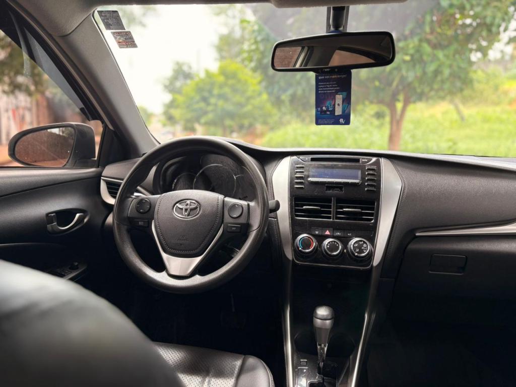 TOYOTA Yaris Sedan - Foto