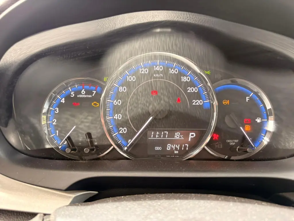 TOYOTA Yaris Sedan - Foto