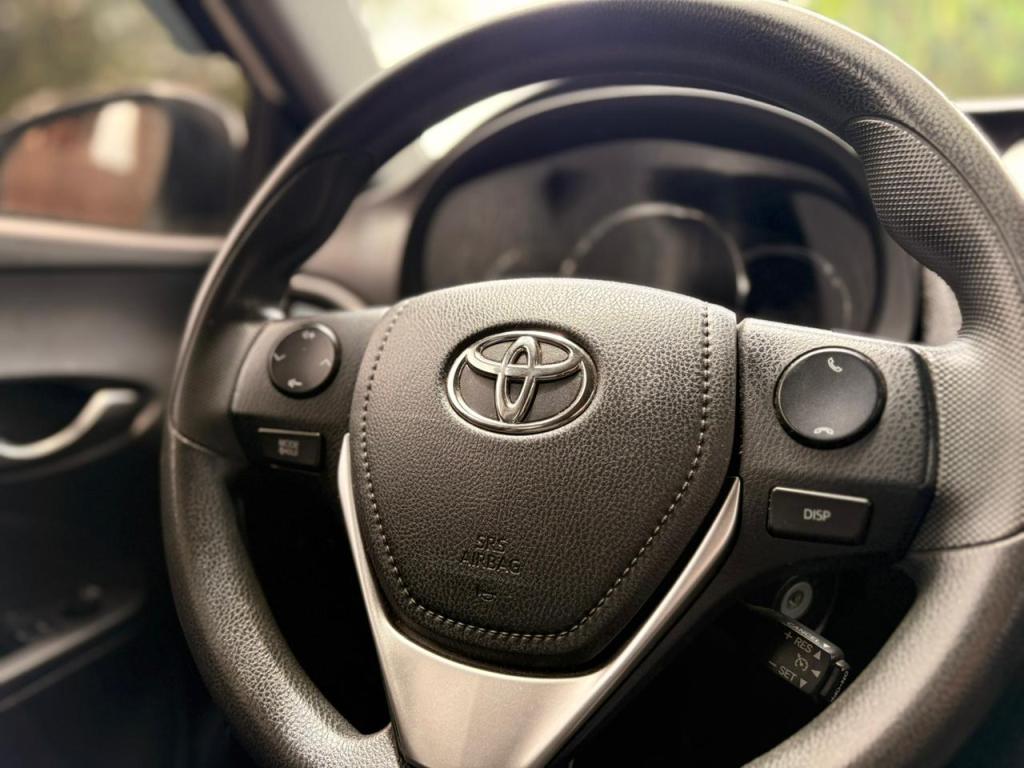 TOYOTA Yaris Sedan - Foto