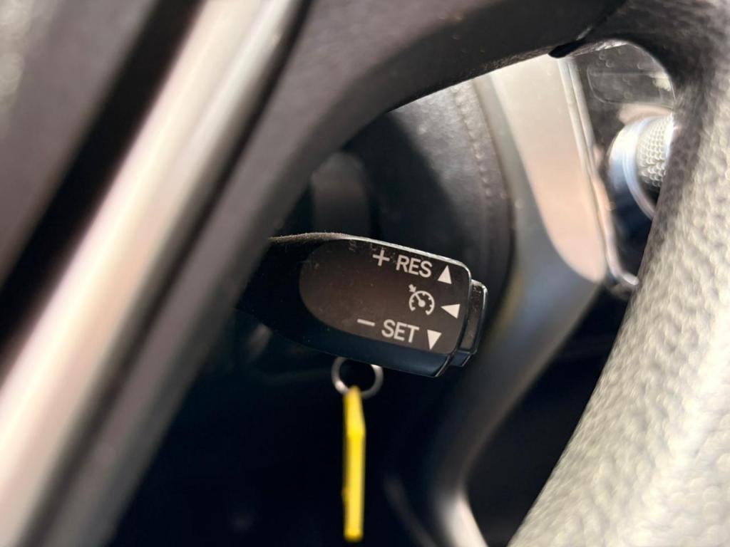 TOYOTA Yaris Sedan - Foto