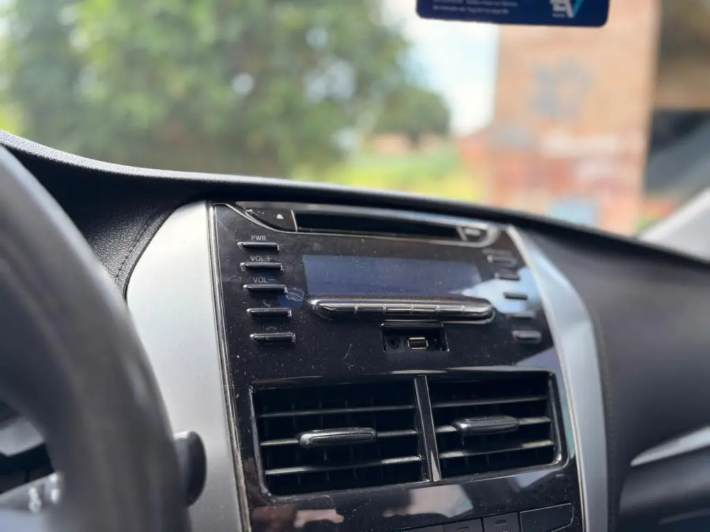 TOYOTA Yaris Sedan - Foto