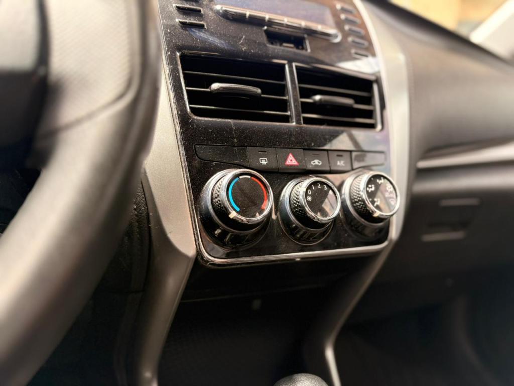 TOYOTA Yaris Sedan - Foto