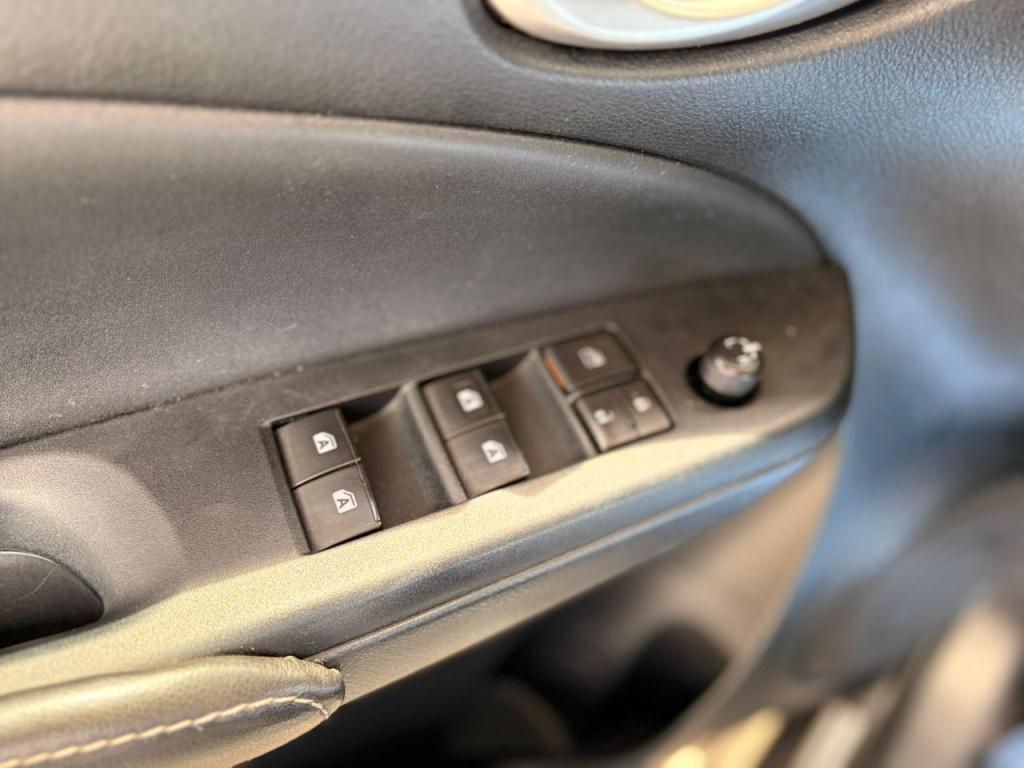 TOYOTA Yaris Sedan - Foto