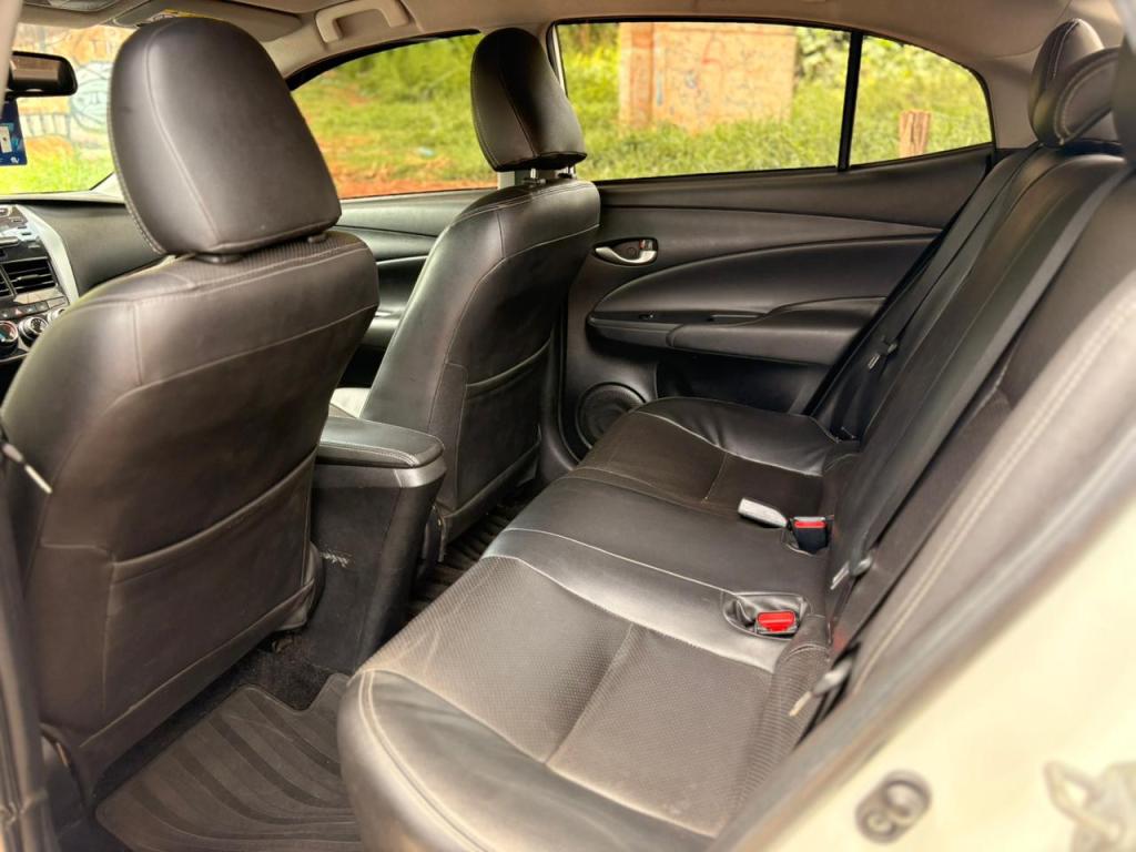 TOYOTA Yaris Sedan - Foto