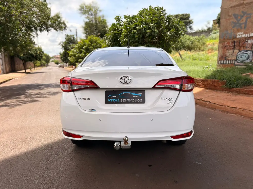 TOYOTA Yaris Sedan - Foto