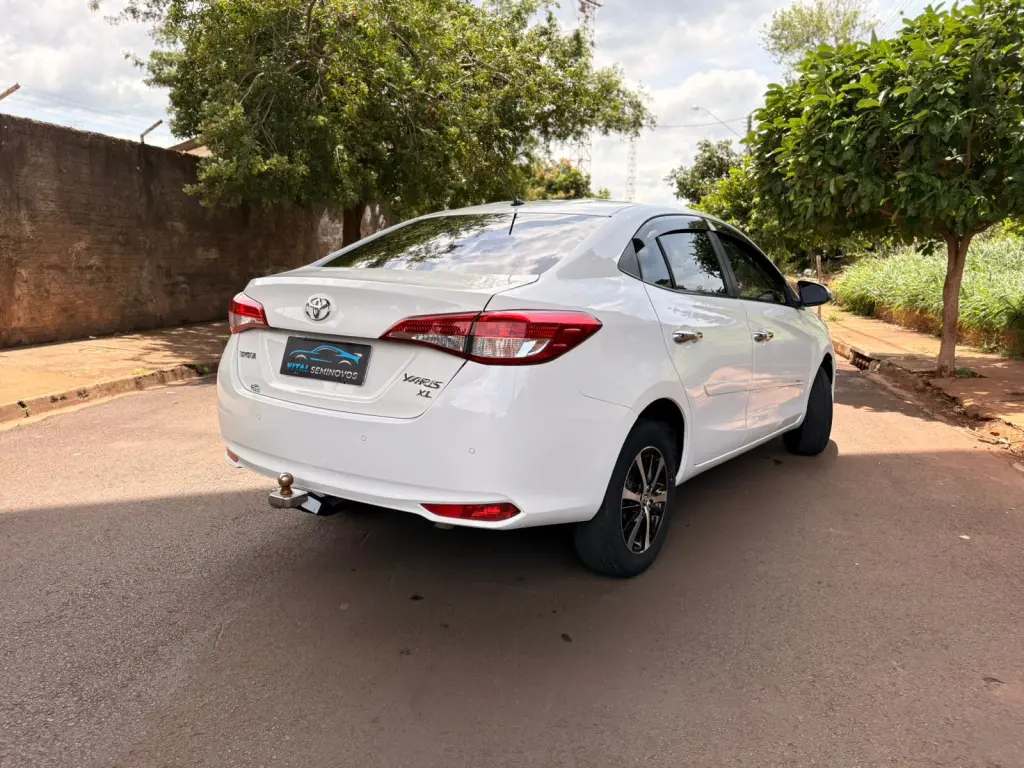 TOYOTA Yaris Sedan - Foto