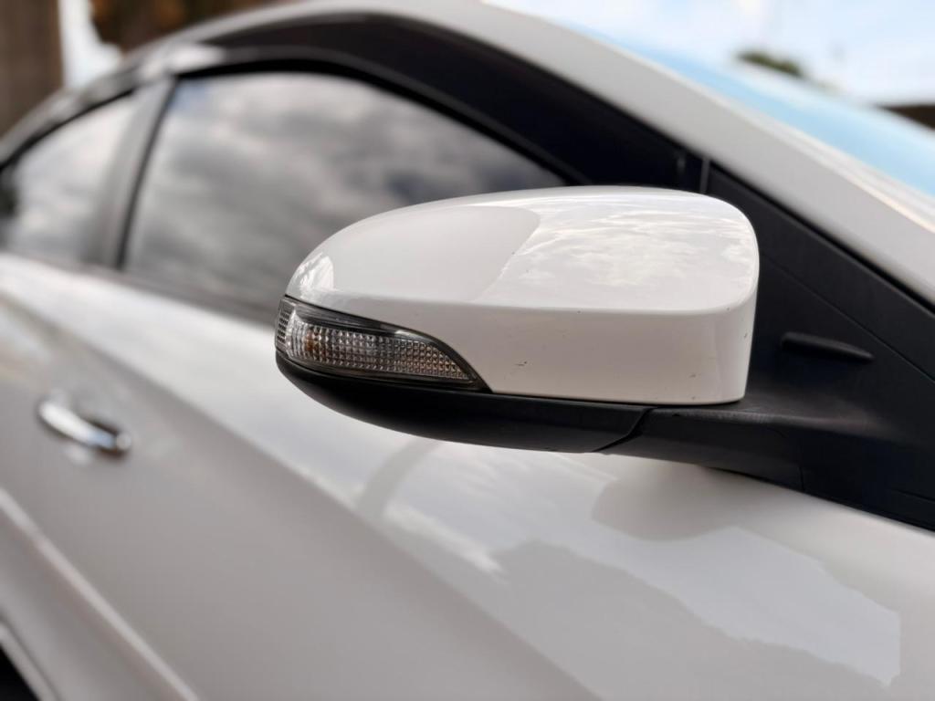 TOYOTA Yaris Sedan - Foto