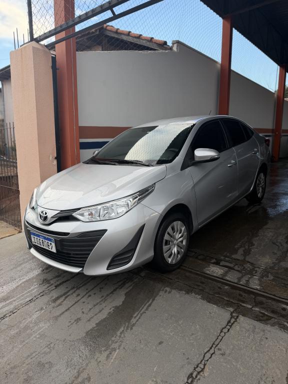 TOYOTA Yaris Sedan - Foto
