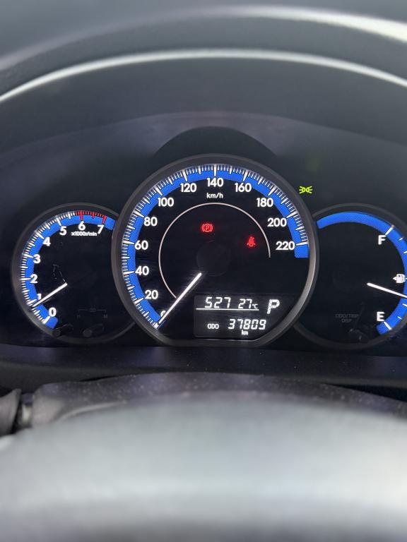 TOYOTA Yaris Sedan - Foto