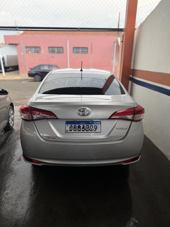 TOYOTA Yaris Sedan - Foto