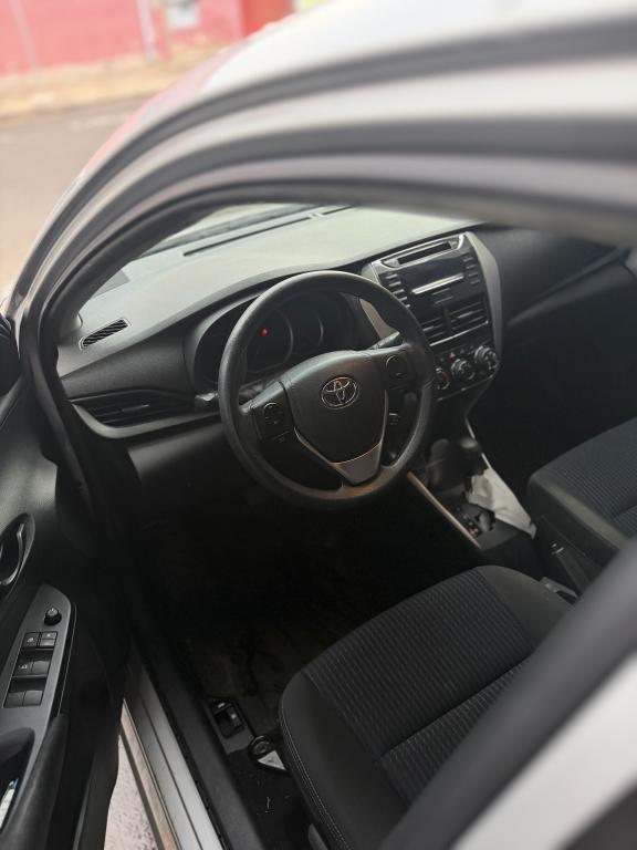 TOYOTA Yaris Sedan - Foto