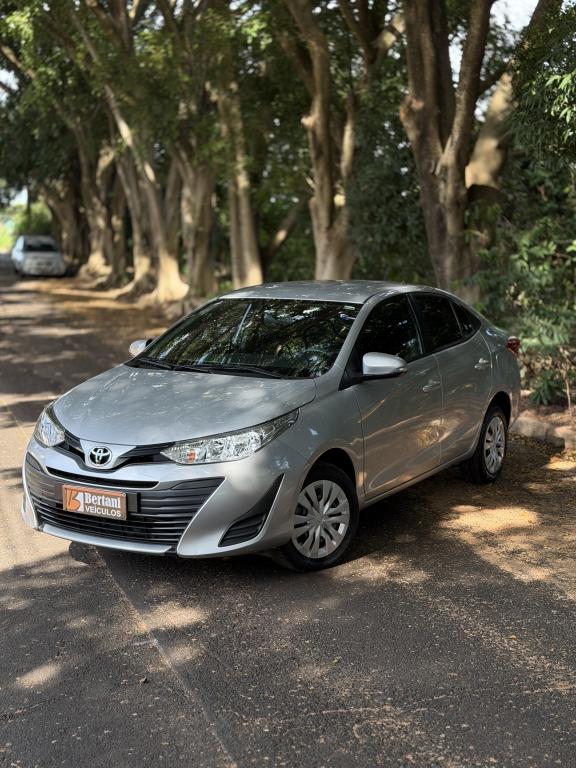 TOYOTA Yaris Sedan - Foto