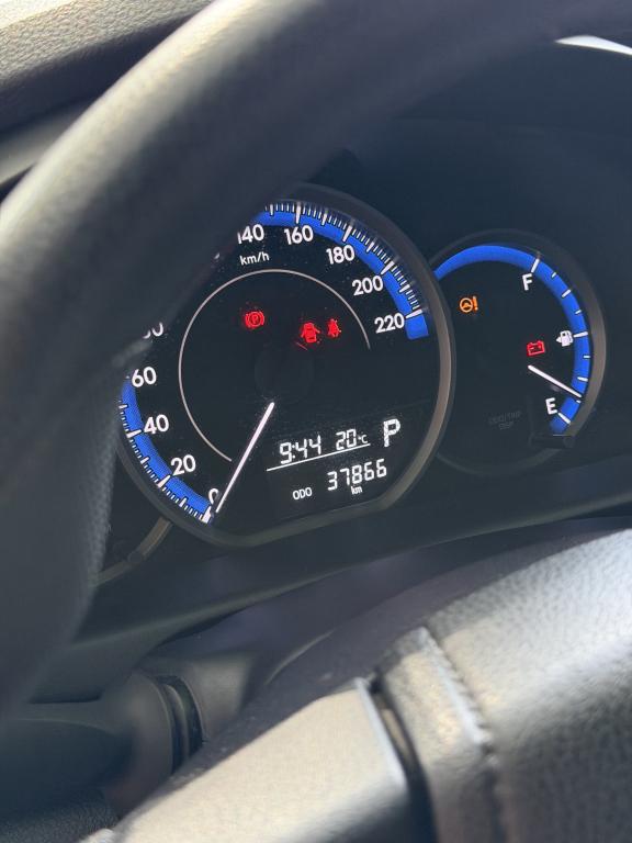 TOYOTA Yaris Sedan - Foto