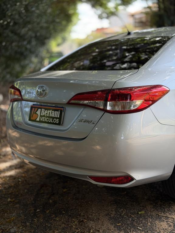 TOYOTA Yaris Sedan - Foto