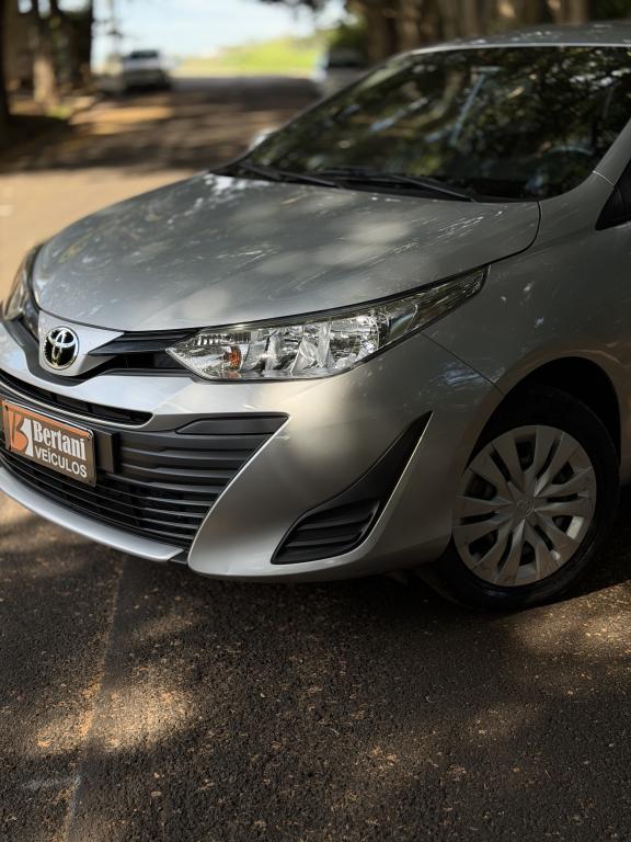 TOYOTA Yaris Sedan - Foto