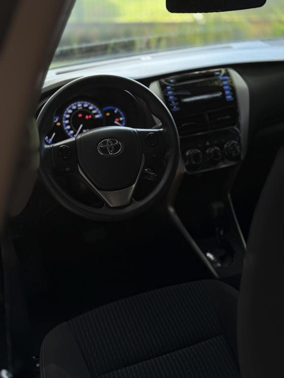 TOYOTA Yaris Sedan - Foto