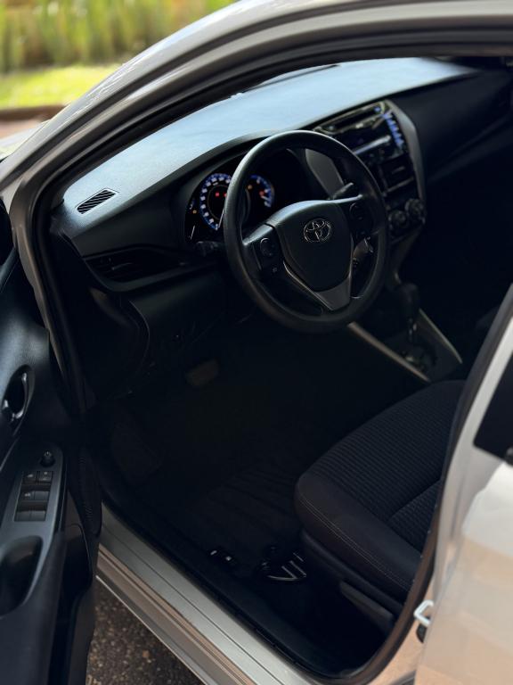TOYOTA Yaris Sedan - Foto