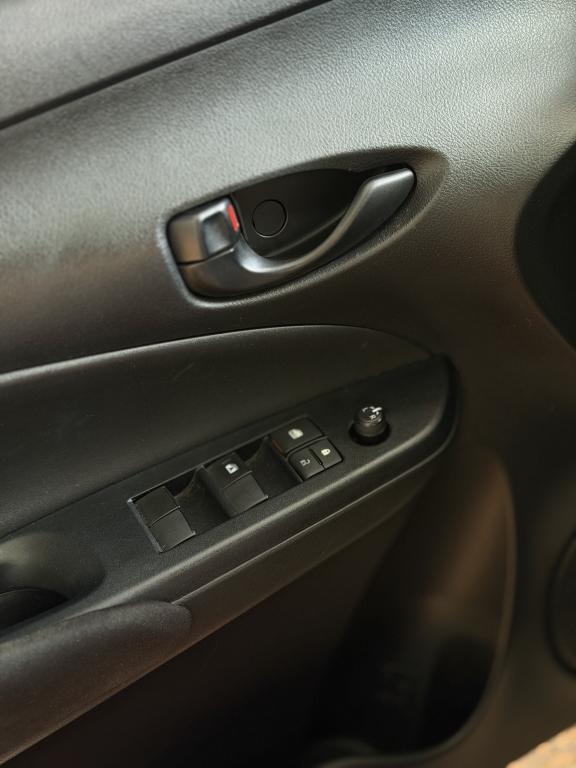 TOYOTA Yaris Sedan - Foto