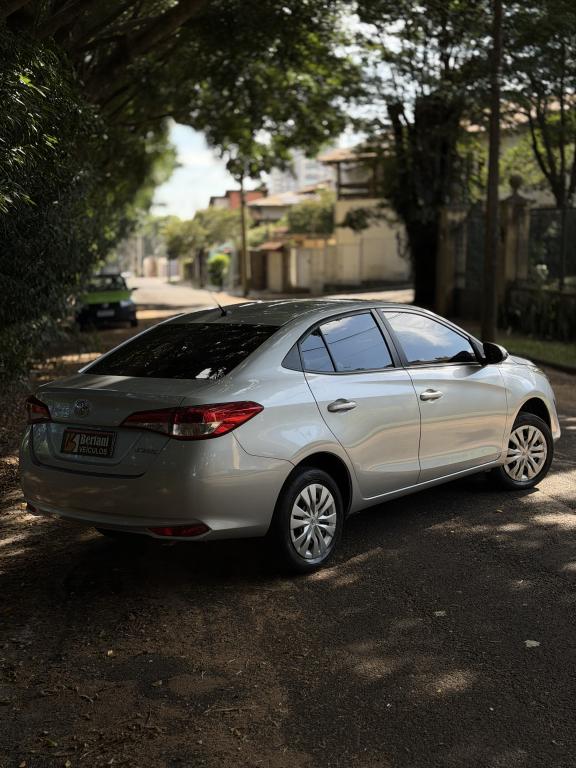 TOYOTA Yaris Sedan - Foto