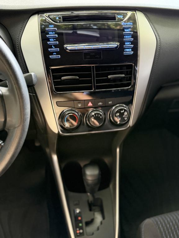 TOYOTA Yaris Sedan - Foto