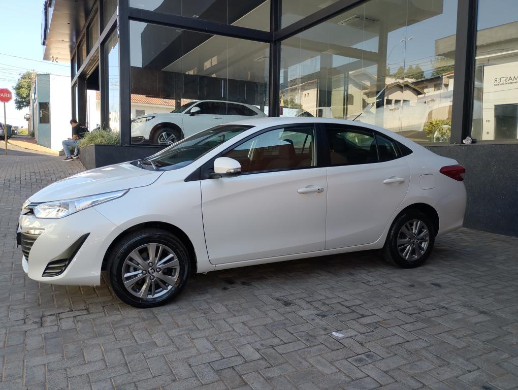 TOYOTA Yaris Sedan - Foto