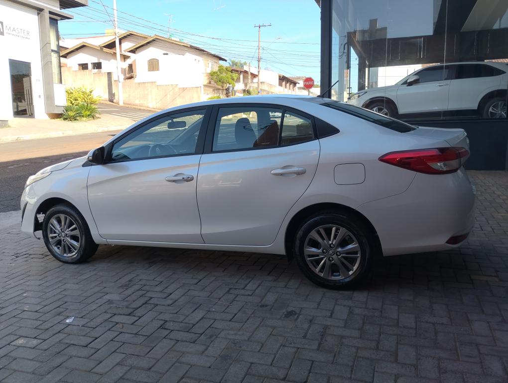 TOYOTA Yaris Sedan - Foto