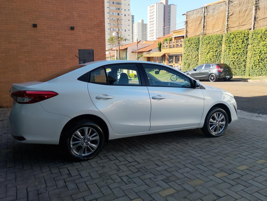 TOYOTA Yaris Sedan - Foto