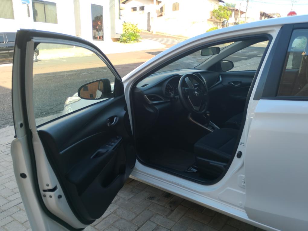 TOYOTA Yaris Sedan - Foto