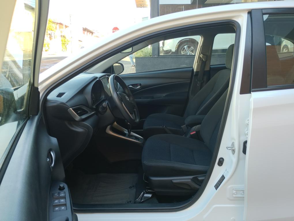 TOYOTA Yaris Sedan - Foto