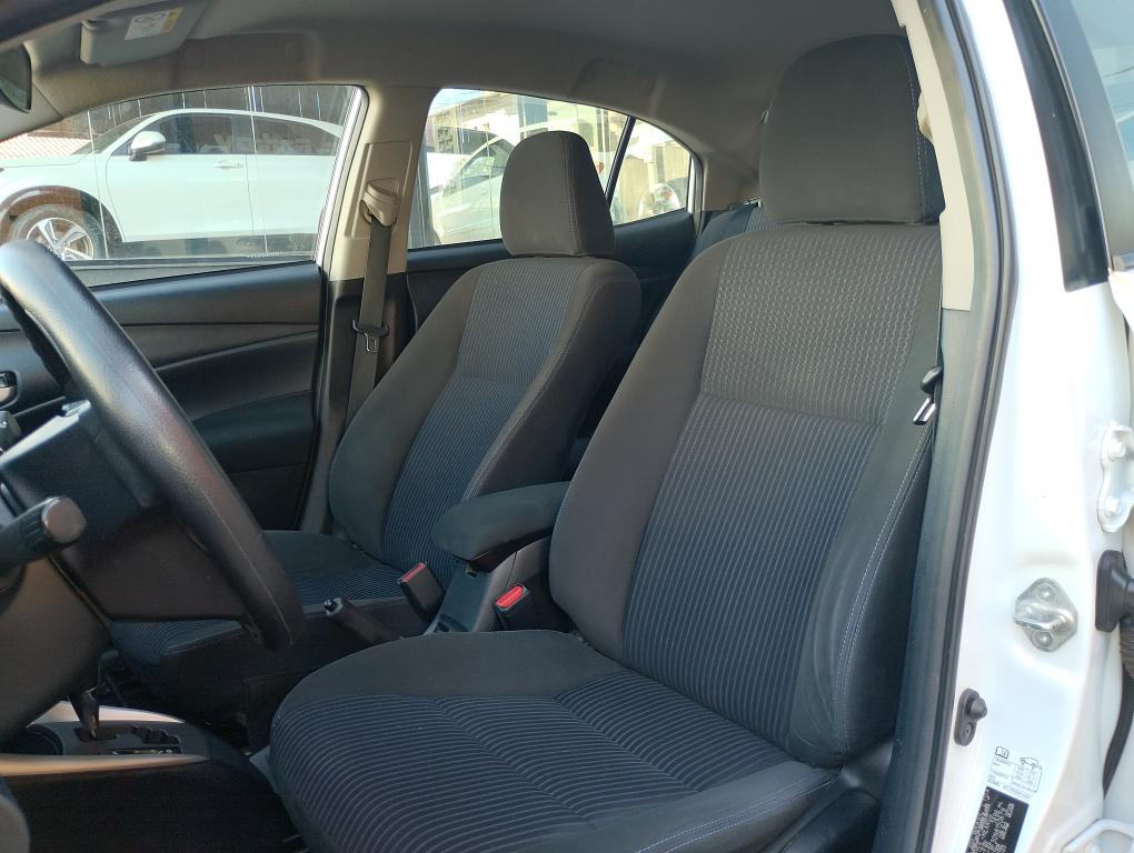TOYOTA Yaris Sedan - Foto