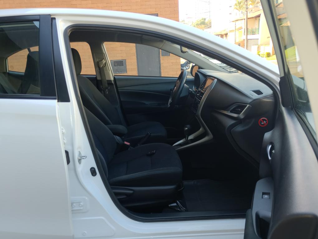 TOYOTA Yaris Sedan - Foto