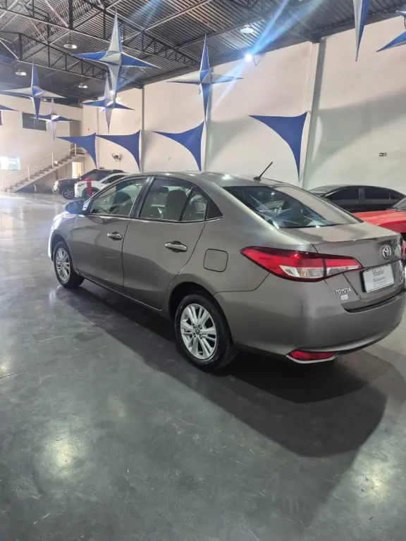 TOYOTA Yaris Sedan - Foto