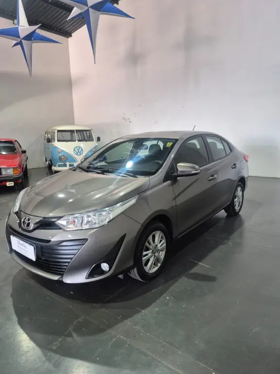 TOYOTA Yaris Sedan - Foto